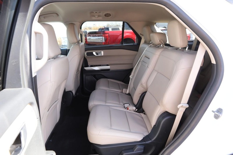 Ford Explorer Vehicle Image 10