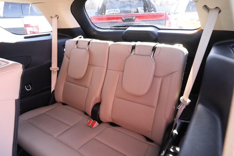 Ford Explorer Vehicle Image 11