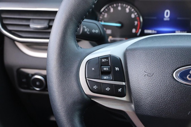 Ford Explorer Vehicle Image 13