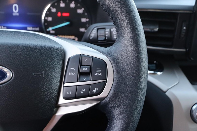 Ford Explorer Vehicle Image 14