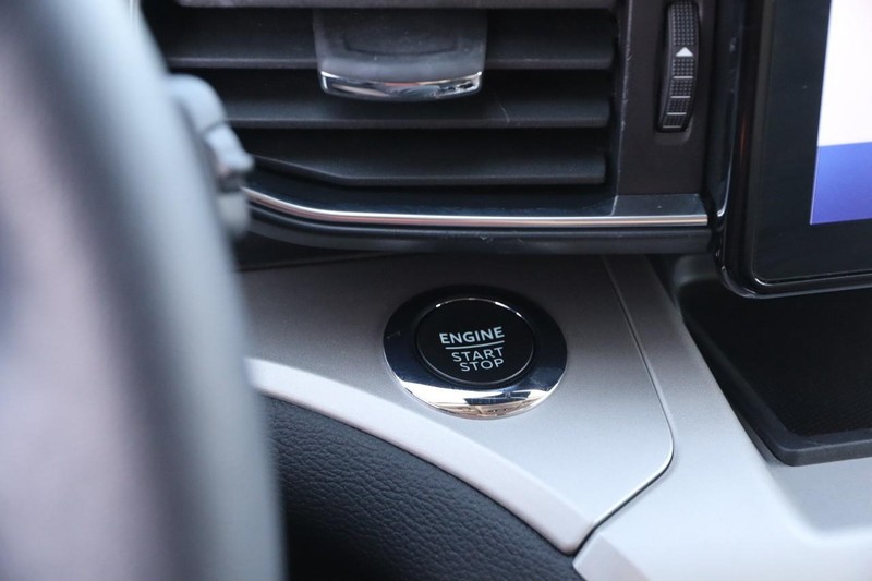 Ford Explorer Vehicle Image 16
