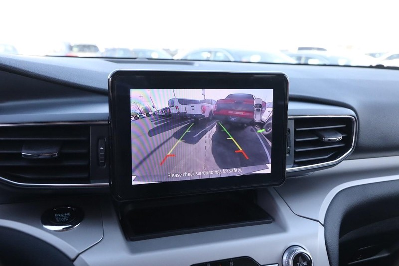 Ford Explorer Vehicle Image 18