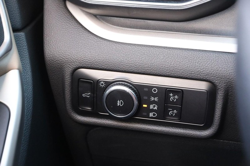 Ford Explorer Vehicle Image 21