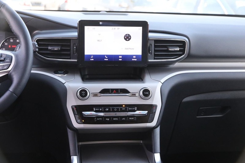 Ford Explorer Vehicle Image 25