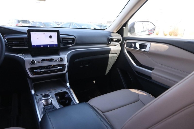 Ford Explorer Vehicle Image 26