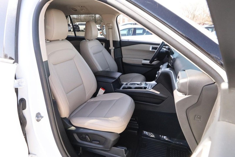 Ford Explorer Vehicle Image 27