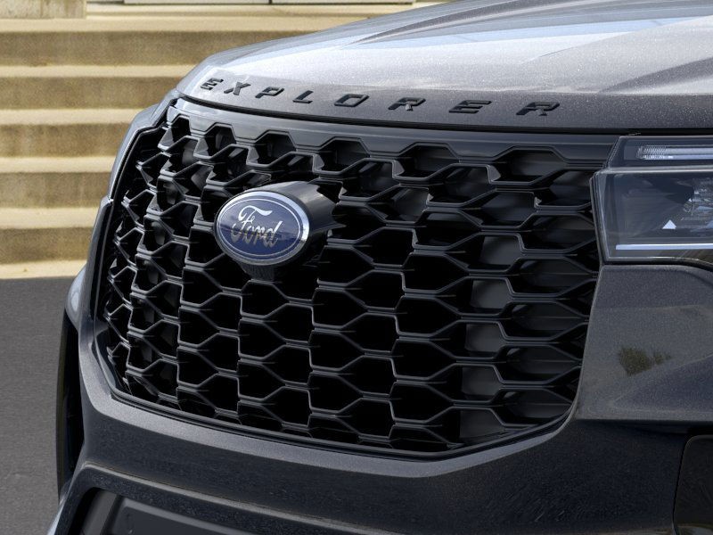Ford Explorer Vehicle Image 17