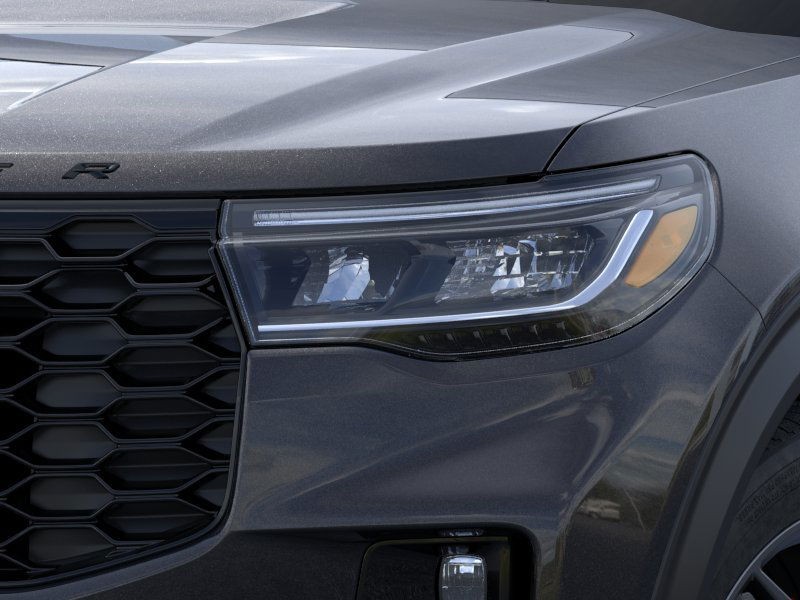 Ford Explorer Vehicle Image 18