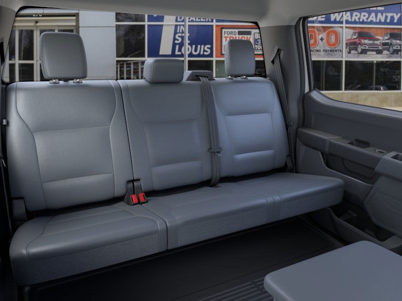 Ford Super Duty F-350 DRW Vehicle Image 11