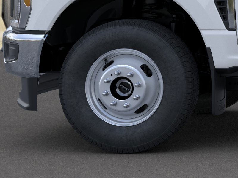 Ford Super Duty F-350 DRW Vehicle Image 19