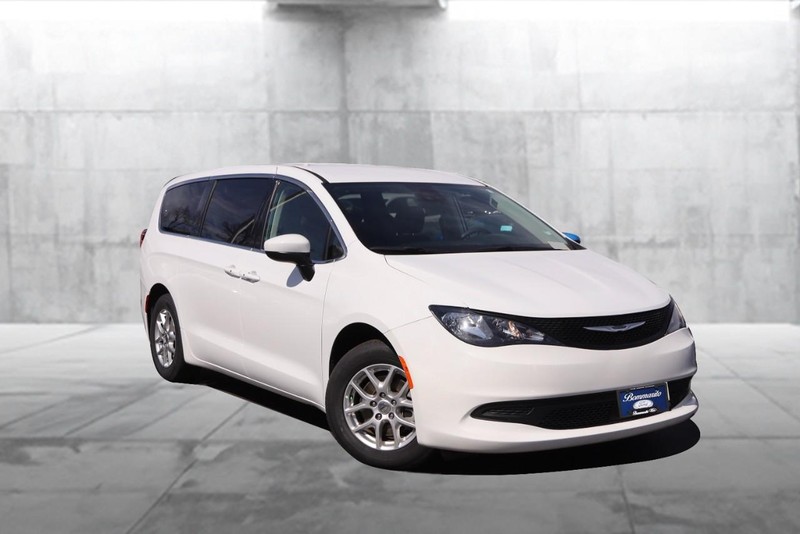 Chrysler Voyager Vehicle Image 02