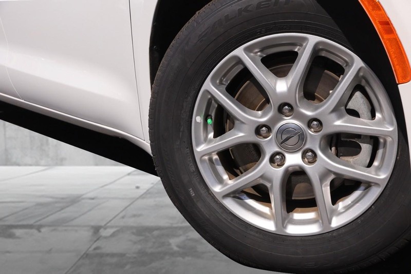 Chrysler Voyager Vehicle Image 03