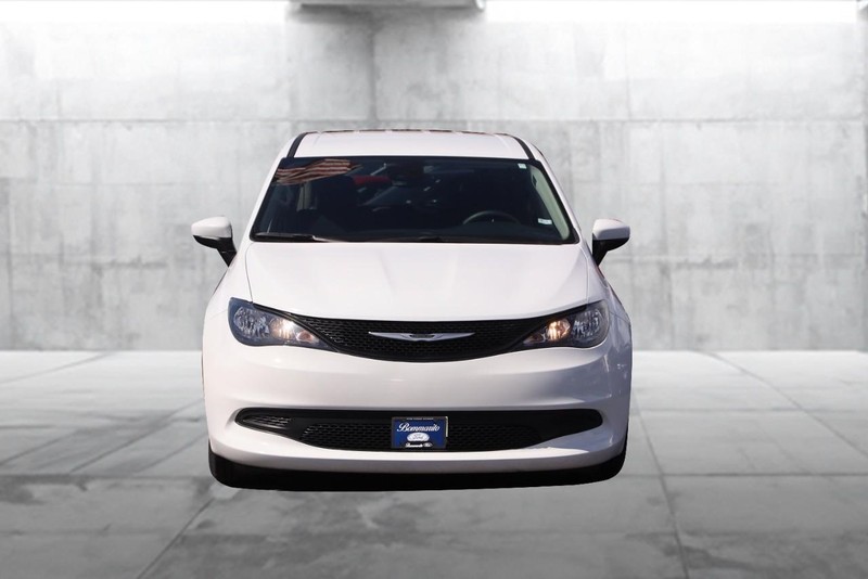 Chrysler Voyager Vehicle Image 04