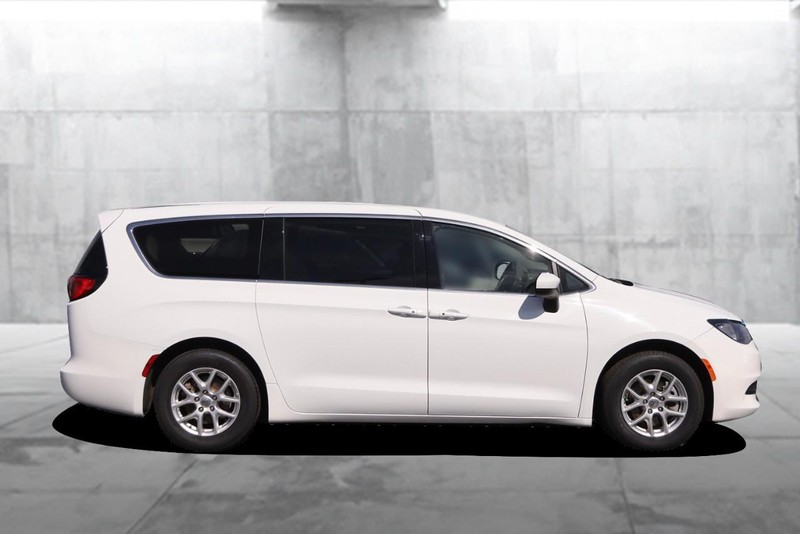 Chrysler Voyager Vehicle Image 05
