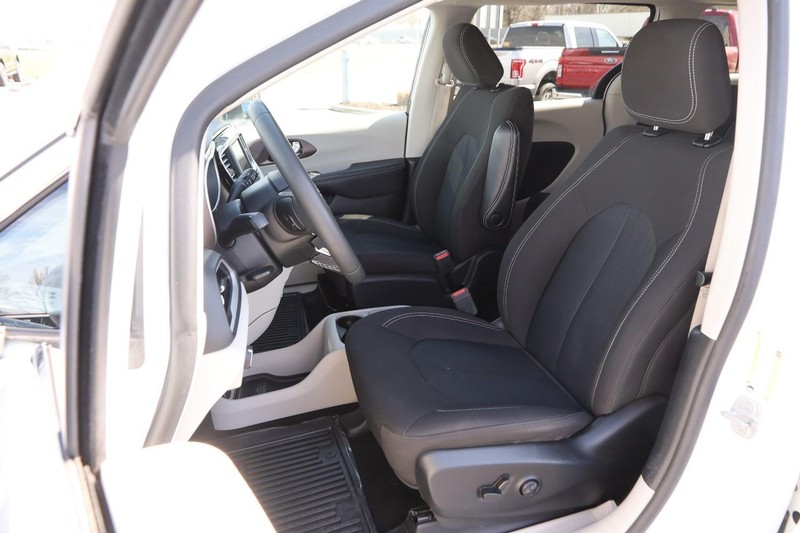 Chrysler Voyager Vehicle Image 09