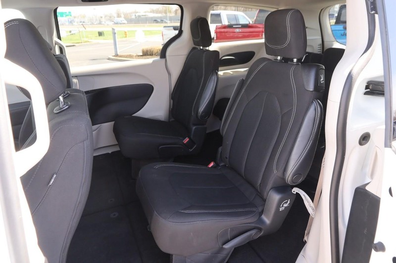 Chrysler Voyager Vehicle Image 10