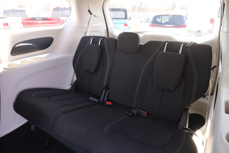 Chrysler Voyager Vehicle Image 11