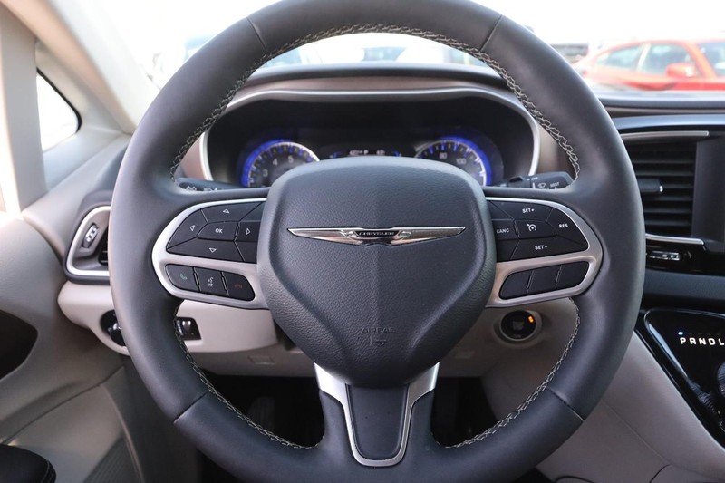 Chrysler Voyager Vehicle Image 12