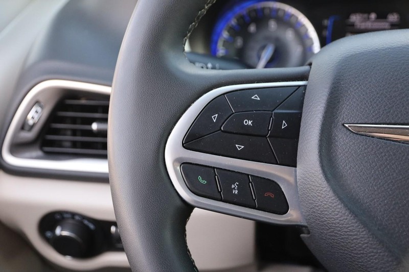 Chrysler Voyager Vehicle Image 13