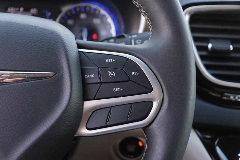 Chrysler Voyager Vehicle Image 14