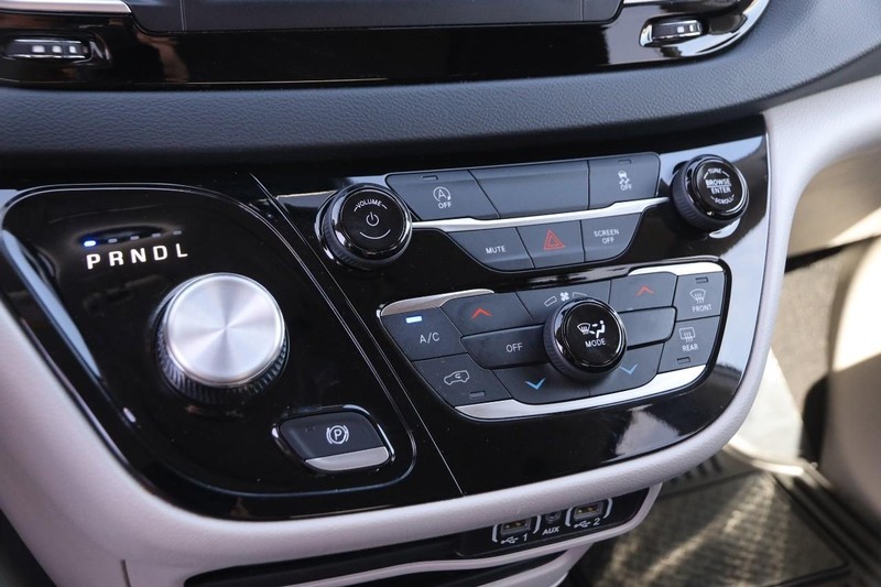 Chrysler Voyager Vehicle Image 19