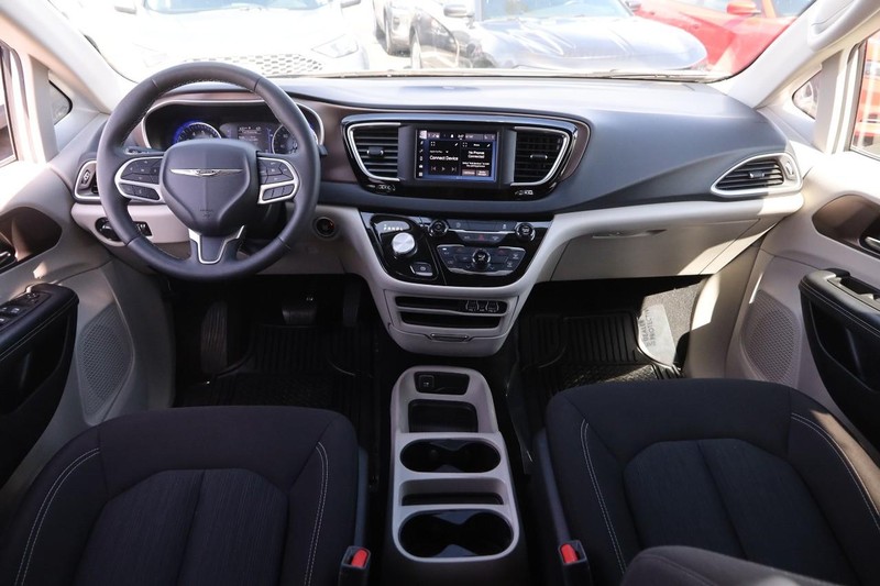 Chrysler Voyager Vehicle Image 21
