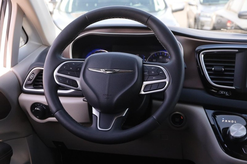 Chrysler Voyager Vehicle Image 23