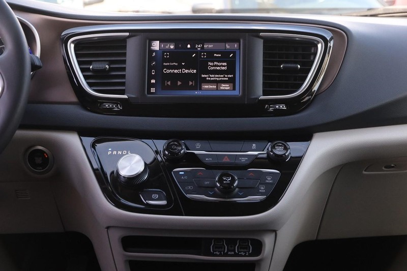 Chrysler Voyager Vehicle Image 24