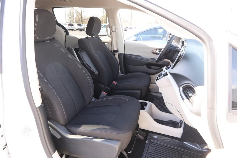 Chrysler Voyager Vehicle Image 26