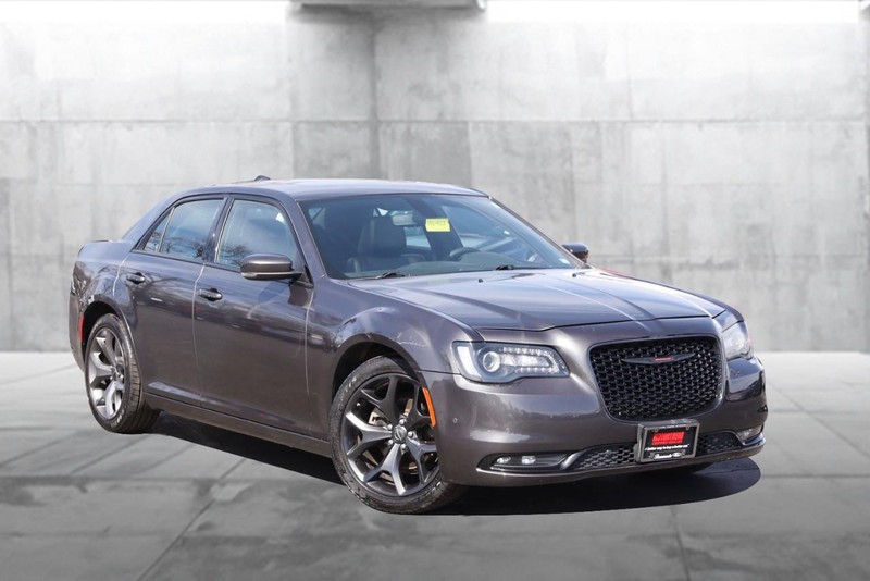 Chrysler 300 Vehicle Image 02