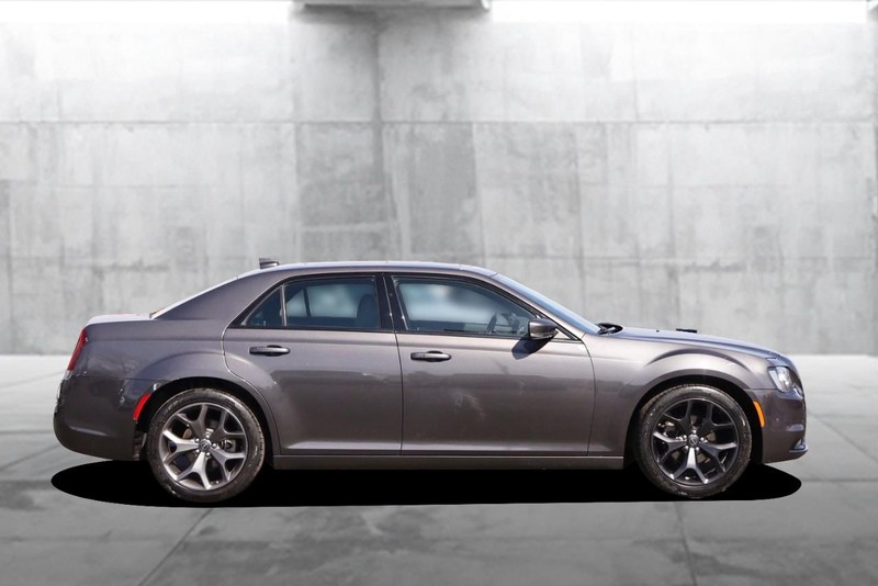 Chrysler 300 Vehicle Image 05