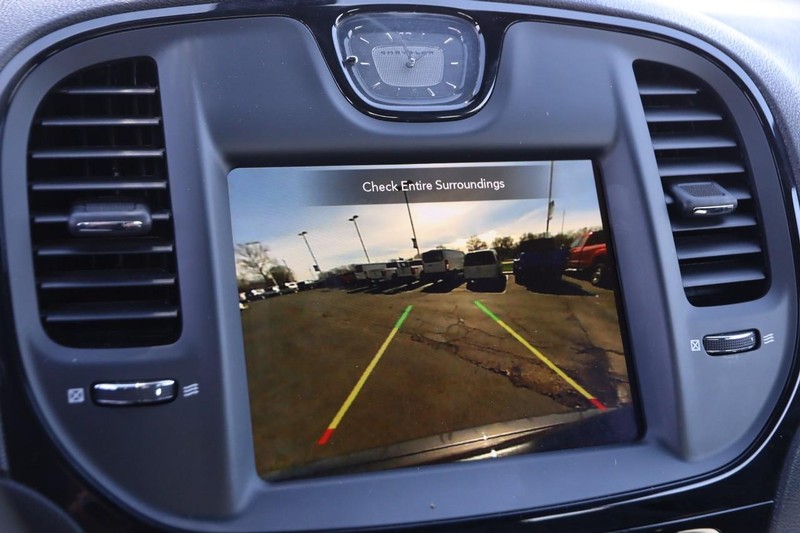 Chrysler 300 Vehicle Image 17