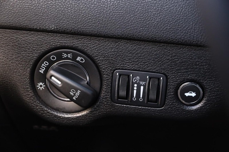 Chrysler 300 Vehicle Image 20