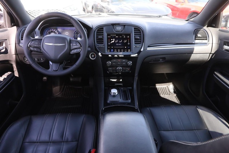 Chrysler 300 Vehicle Image 21