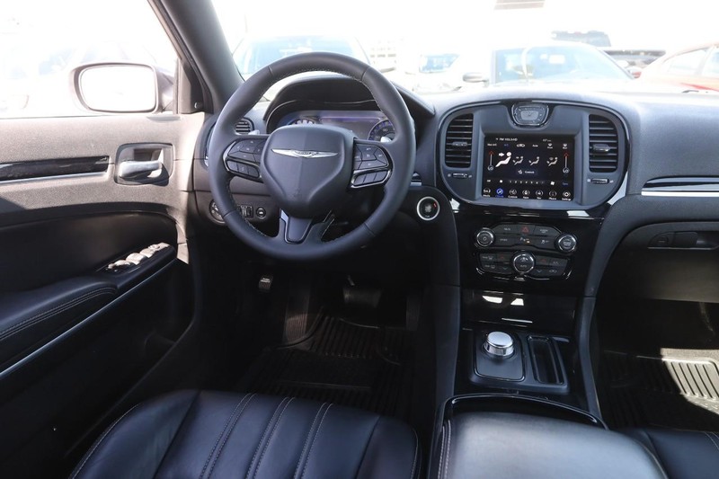 Chrysler 300 Vehicle Image 22