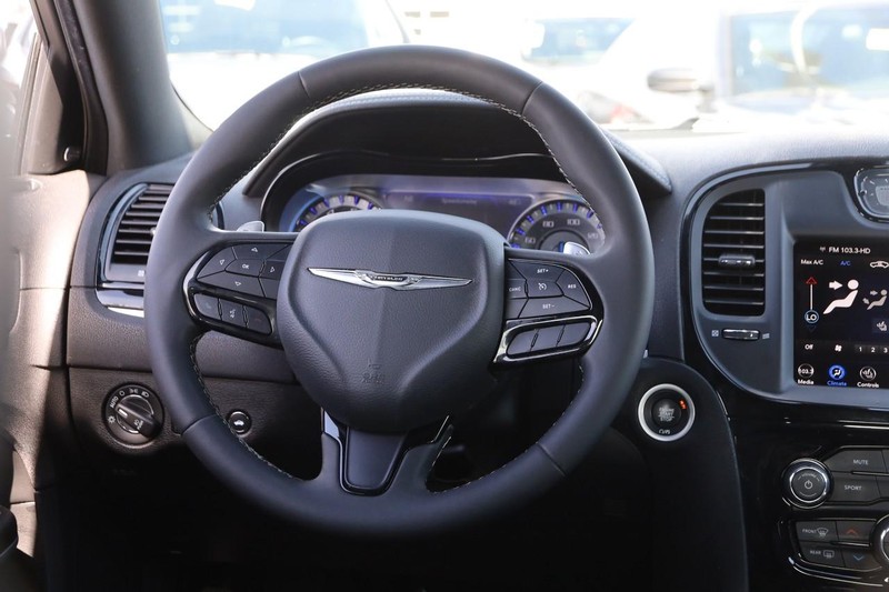 Chrysler 300 Vehicle Image 23