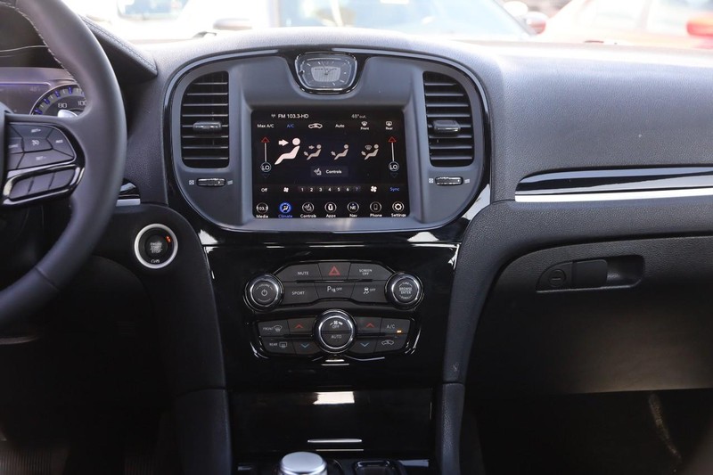 Chrysler 300 Vehicle Image 24