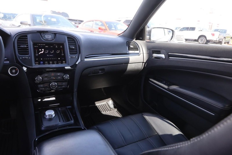 Chrysler 300 Vehicle Image 25