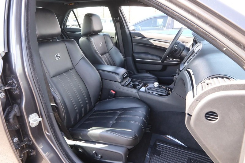 Chrysler 300 Vehicle Image 26