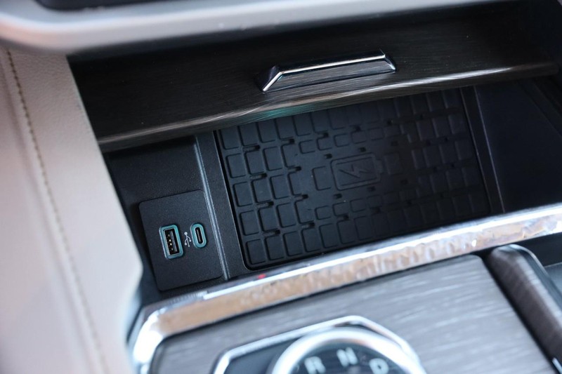 Ford Expedition Max Vehicle Image 22