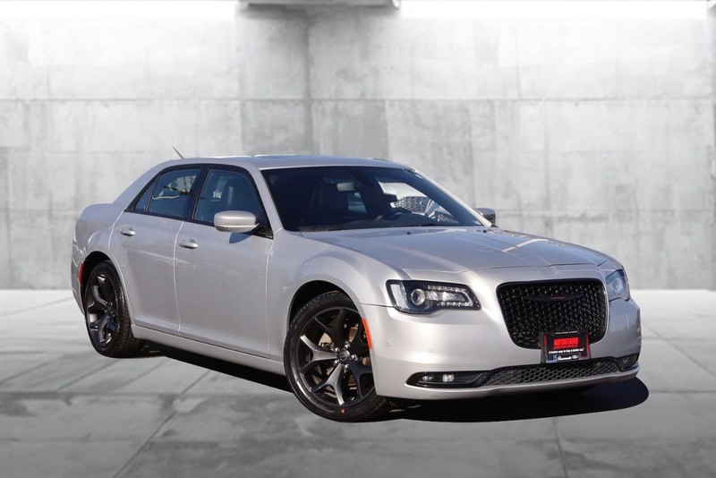 Chrysler 300 Vehicle Image 02