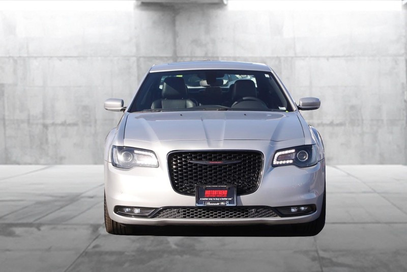 Chrysler 300 Vehicle Image 04