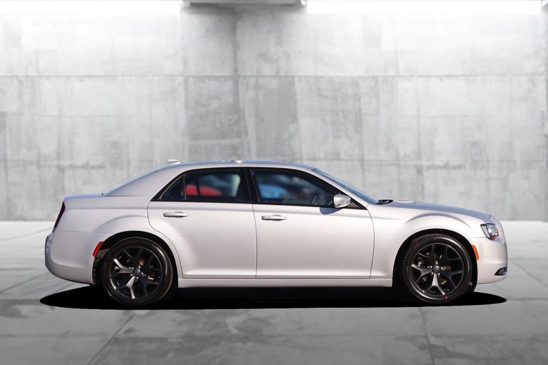 Chrysler 300 Vehicle Image 05