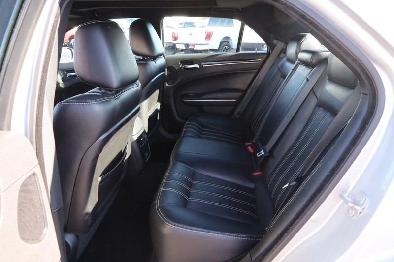 Chrysler 300 Vehicle Image 10
