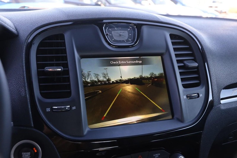 Chrysler 300 Vehicle Image 17