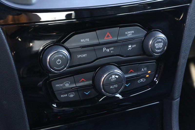 Chrysler 300 Vehicle Image 18