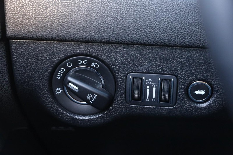 Chrysler 300 Vehicle Image 19