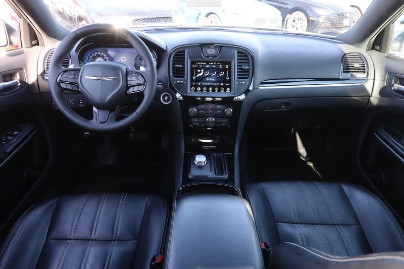 Chrysler 300 Vehicle Image 20