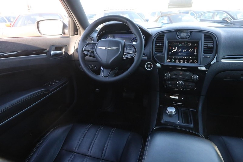 Chrysler 300 Vehicle Image 21