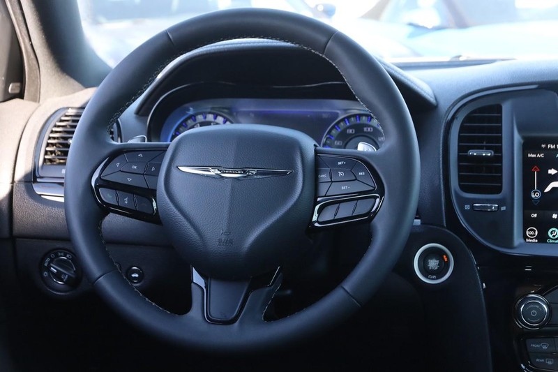 Chrysler 300 Vehicle Image 22